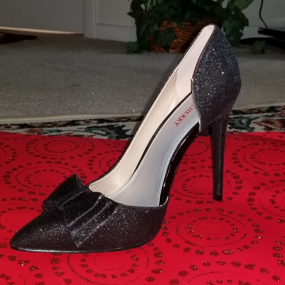 Pointed Toe Heels - Picture 3 of 7